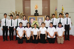 Tollway presented Flowers at Siriraj Hospital