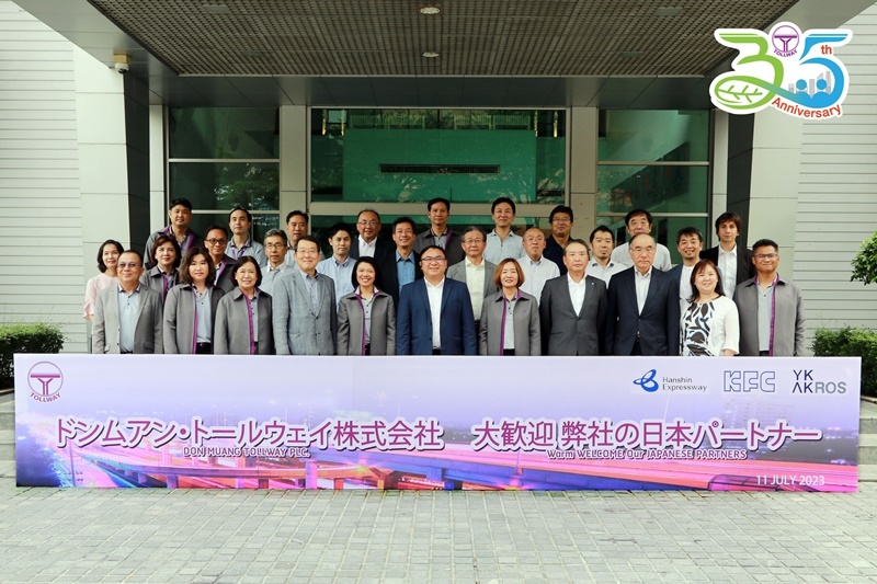 DMT welcomed Japanese business partners visit our Operation Control Center