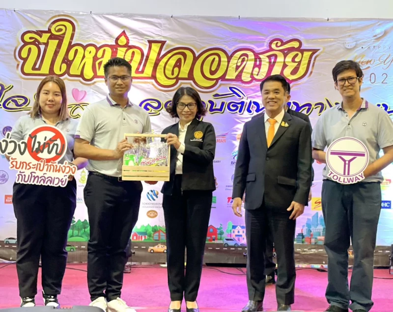 DMT distributes anti-sleep bags at the Bangkok Bus Terminal