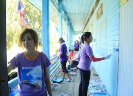 Back to School by Painting school building in Ang-thong