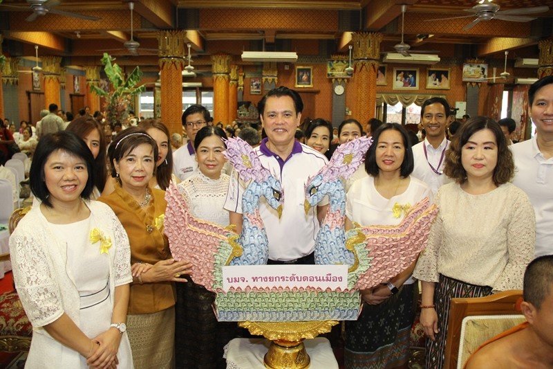 Contribution to the construction of a building marking the 84th Anniversary of King Bhumibol Adulyadej at Wat Samian Nari, a royal temple