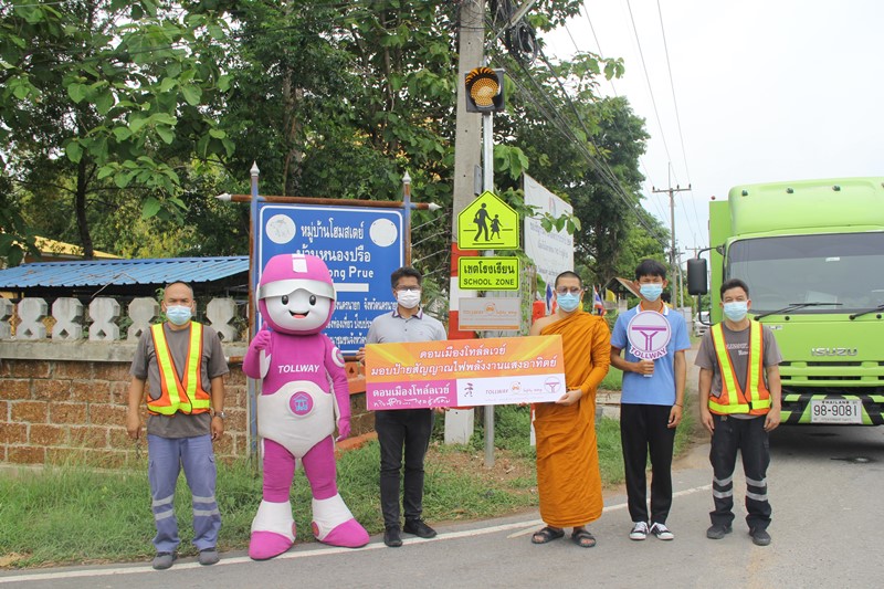Installation of flashing lights and marking a zebra crossing at Siriwat Vocational College, Nakhon Nayok